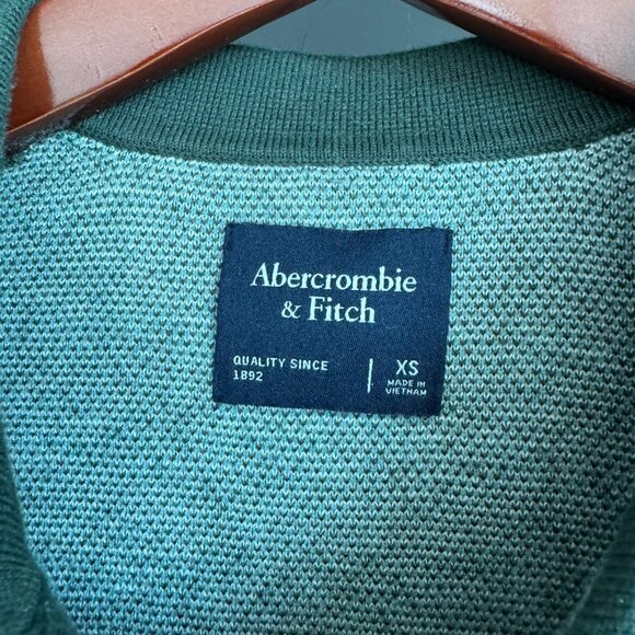 ABERCROMBIE Geometric 3-Button Sweater Polo - Picture 3 of 3